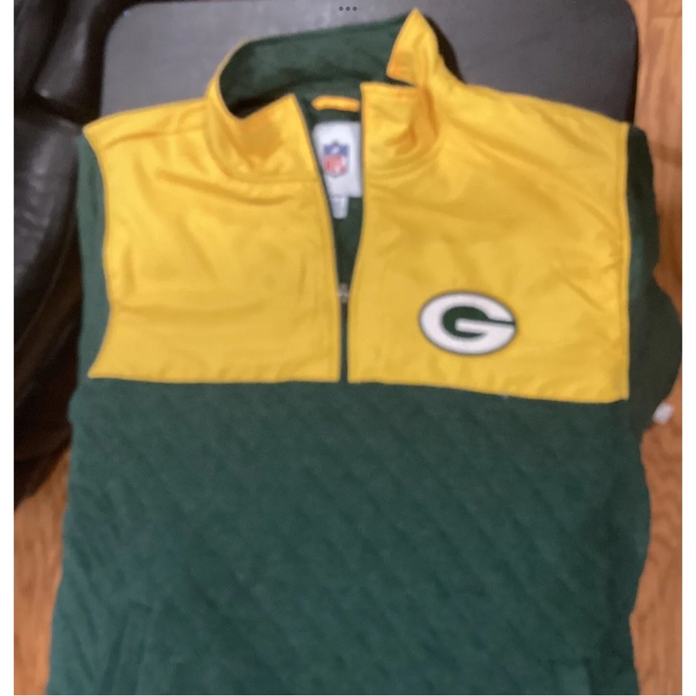 NFL GREEN BAY PACKERS MENS Glll Jacket size large half price